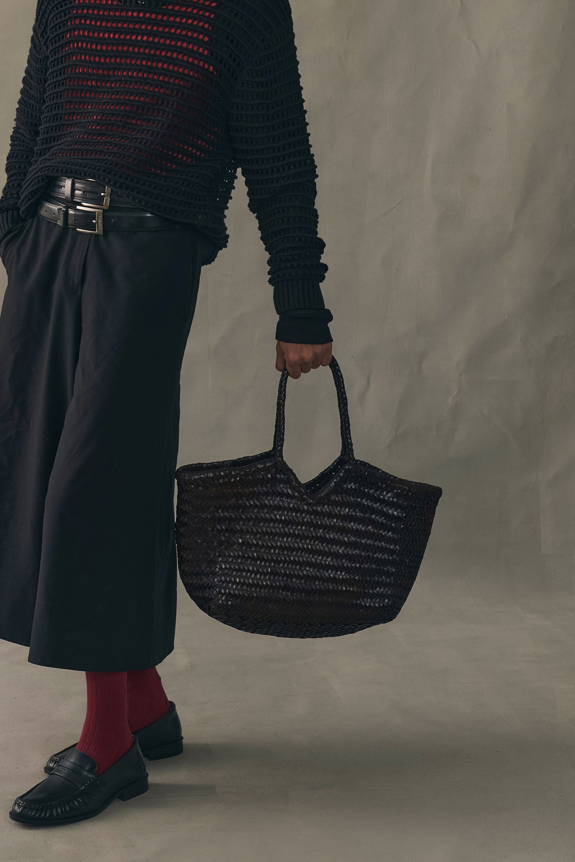 Foyer Tote V in Cedar Size-16