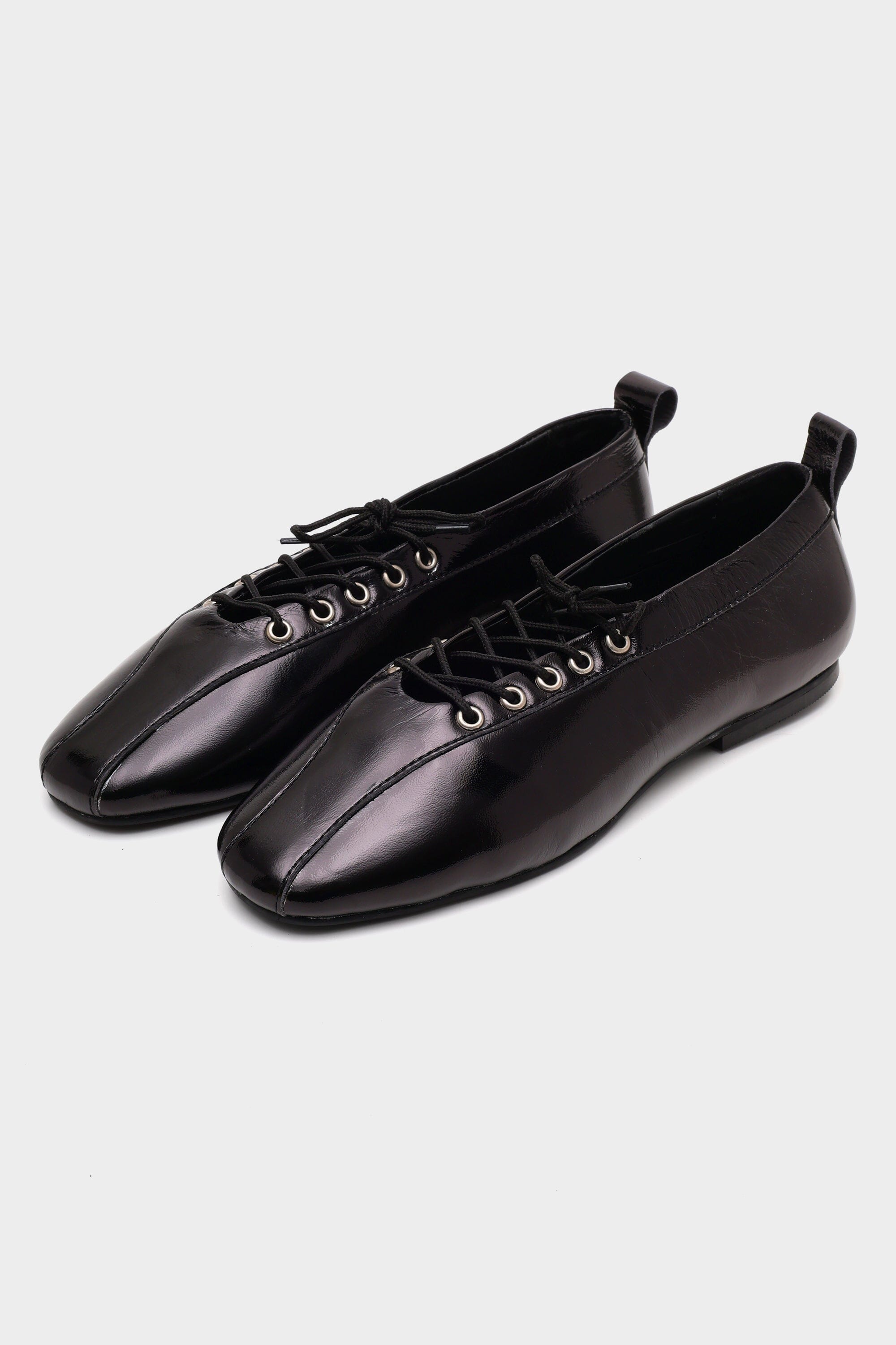 Lace up ballerinas in onyx