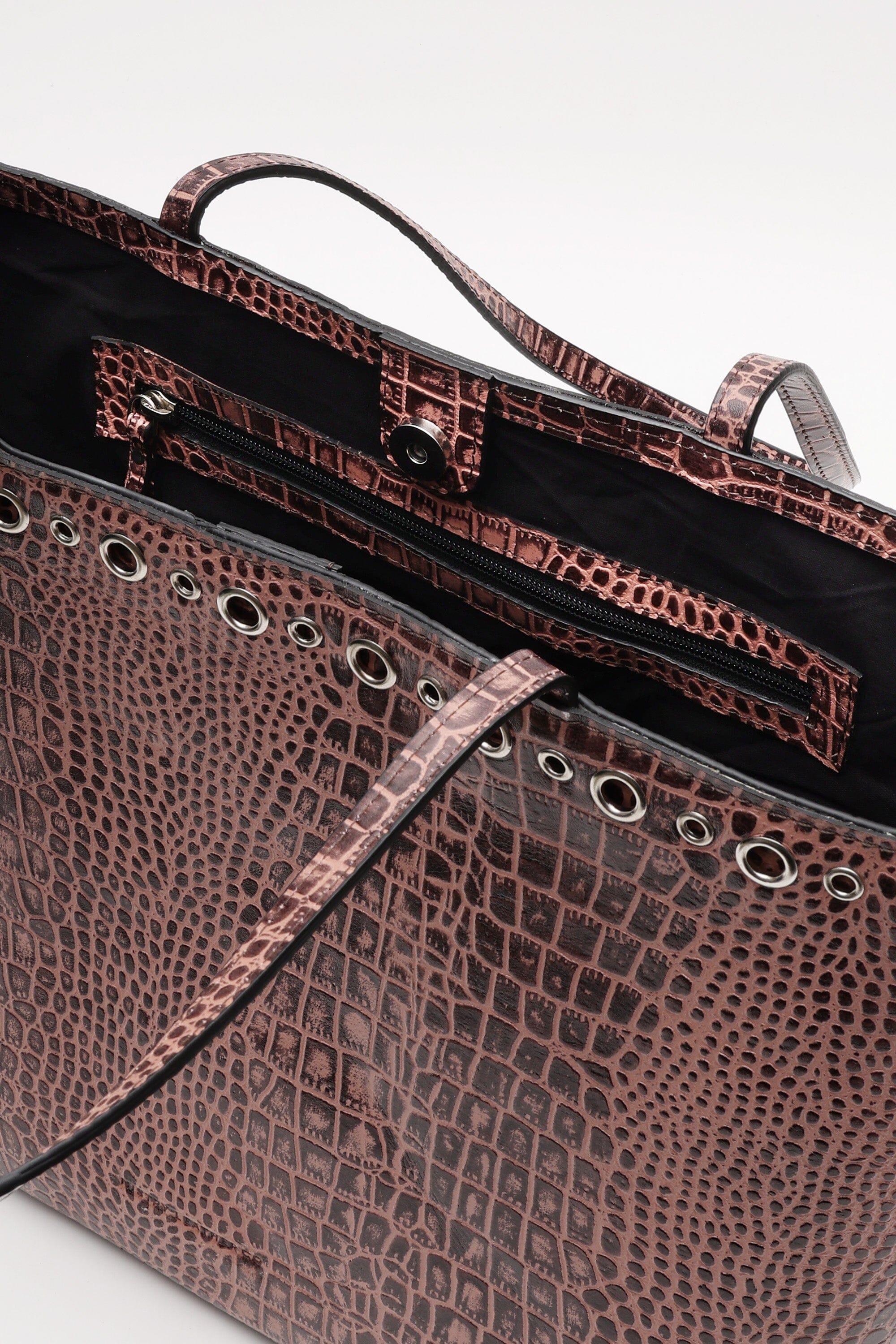 Basic Tote Kaia with Eyelet Details