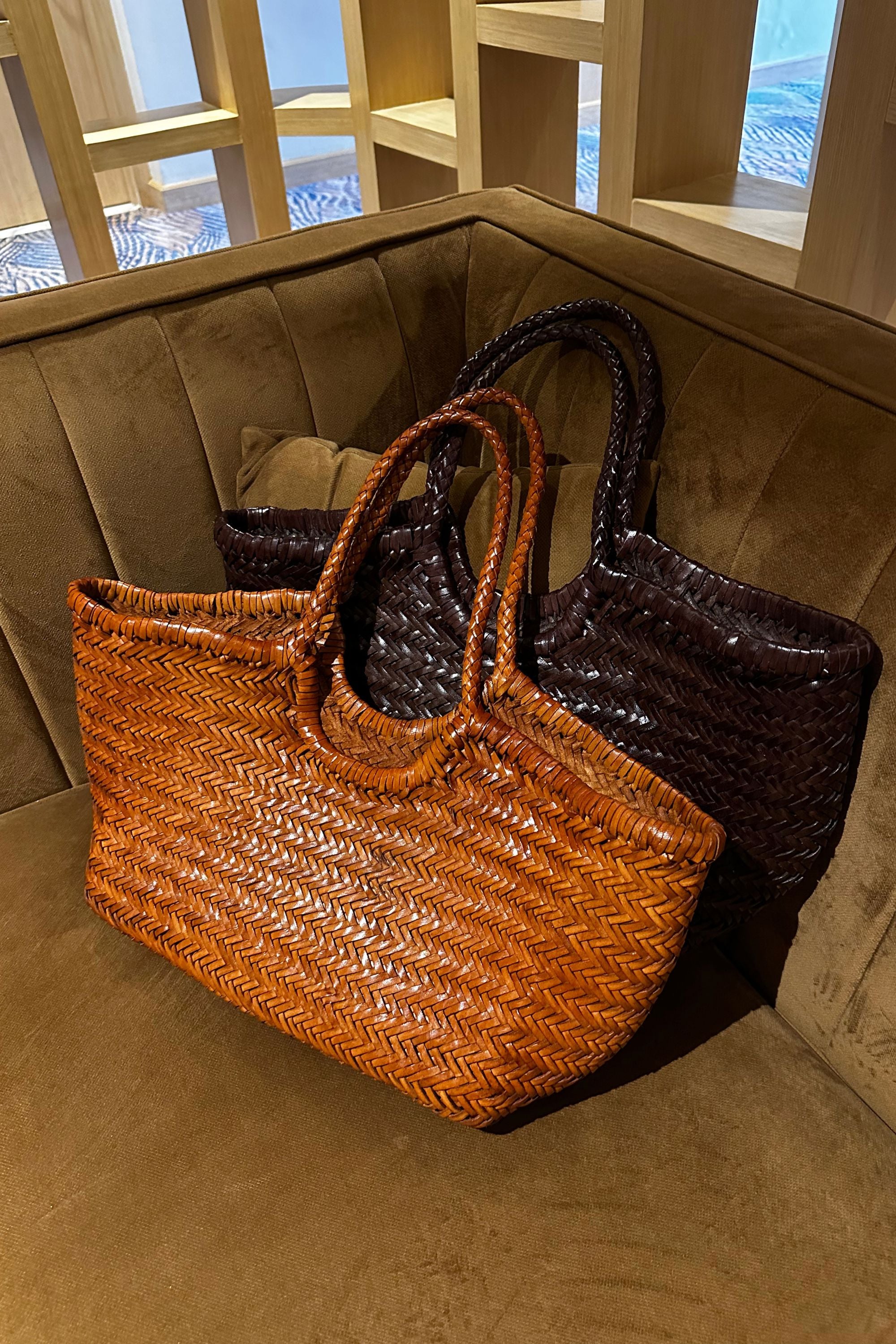 Foyer Tote in Timber Size-16