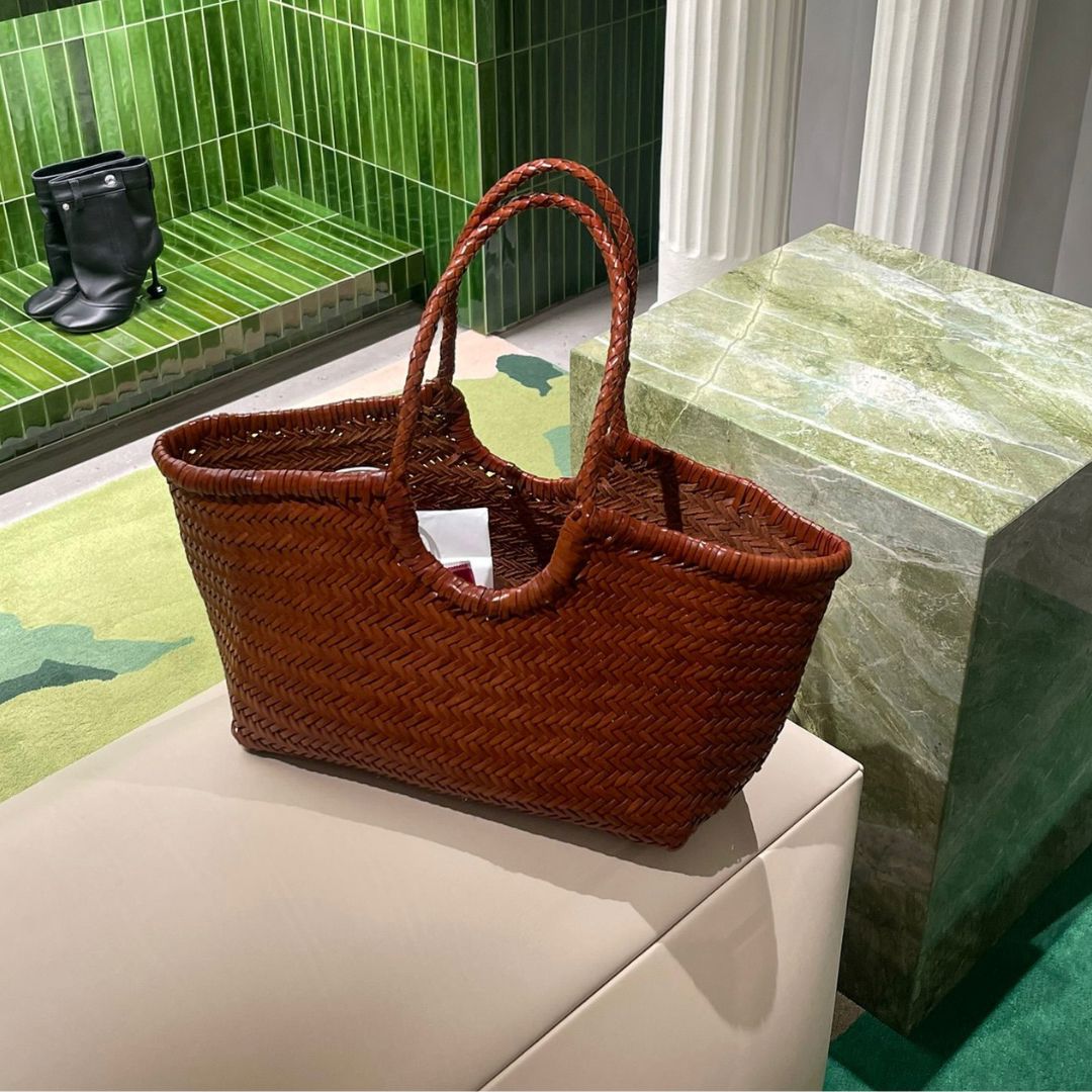 Foyer Tote in Timber Size-16