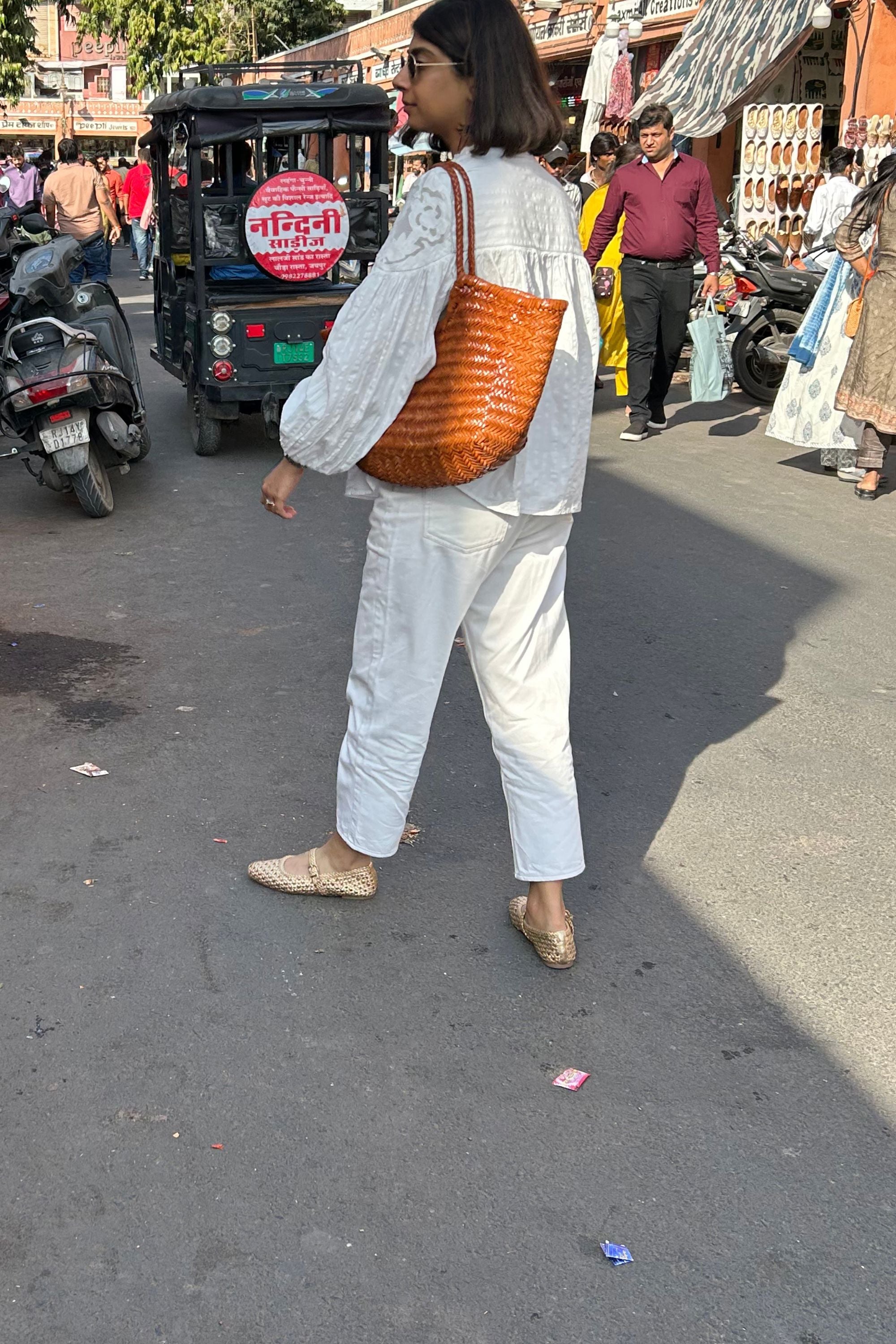 Foyer Tote in Timber Size-16