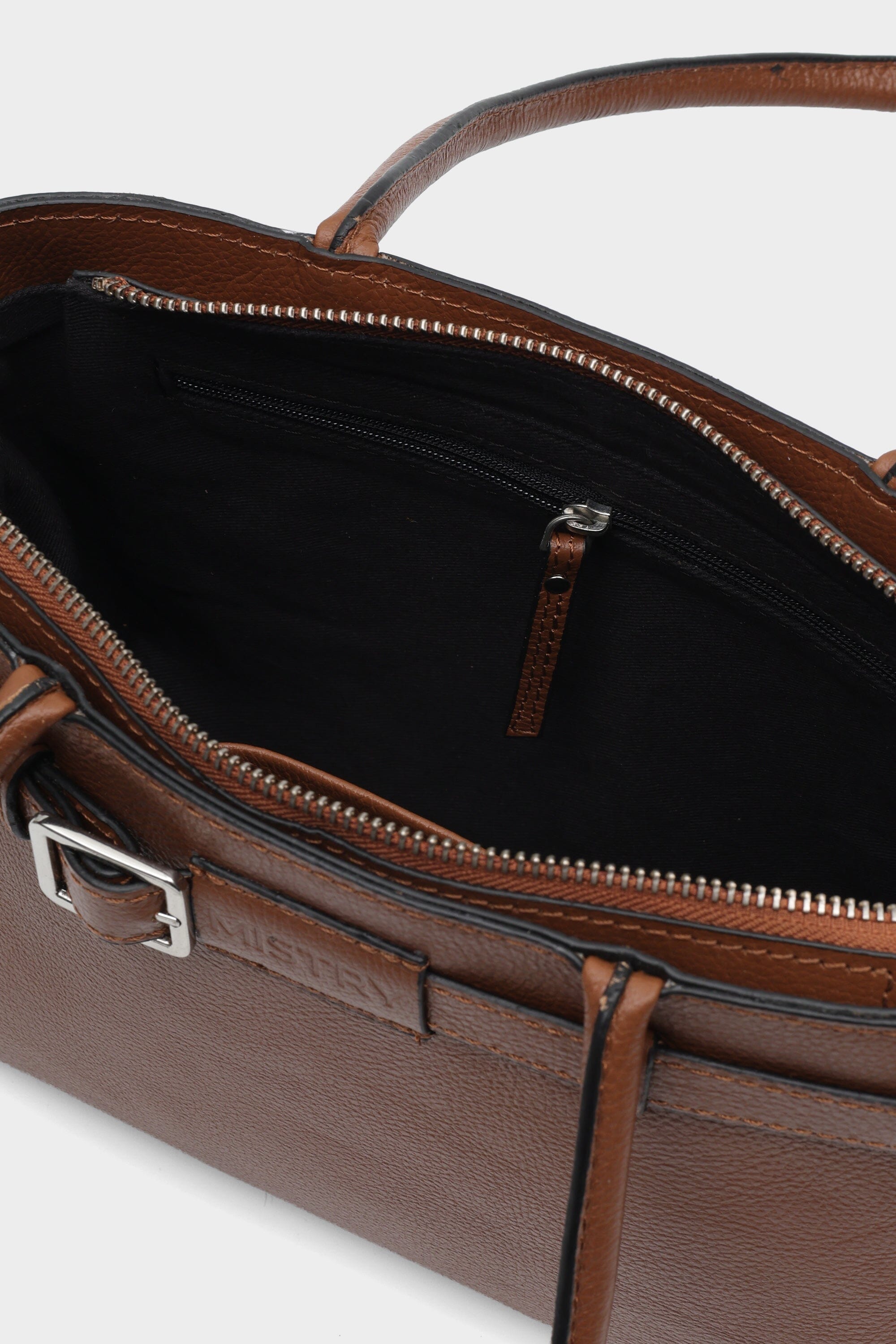 Levi Shoulder Bag in Tan