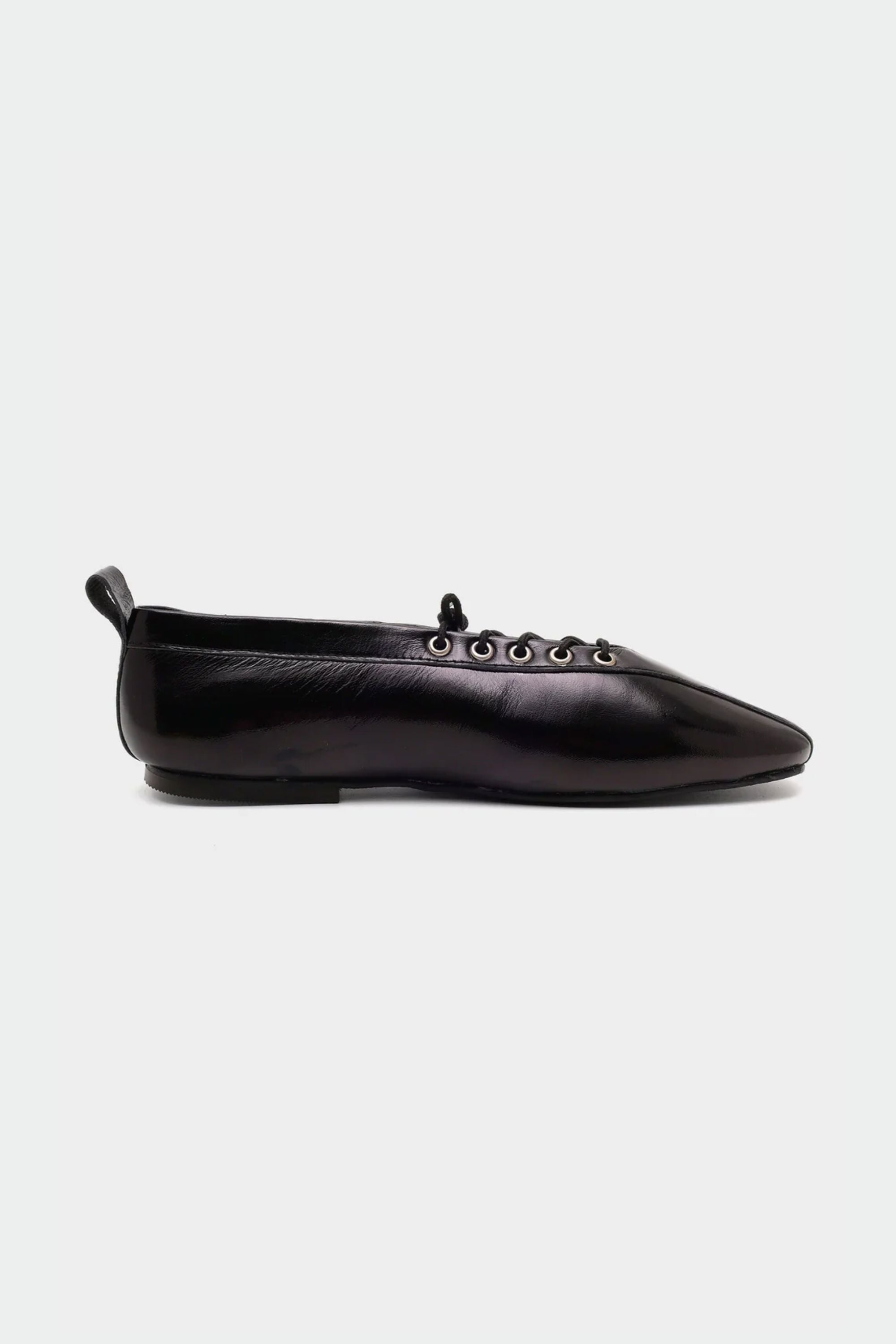 Lace up ballerinas in onyx