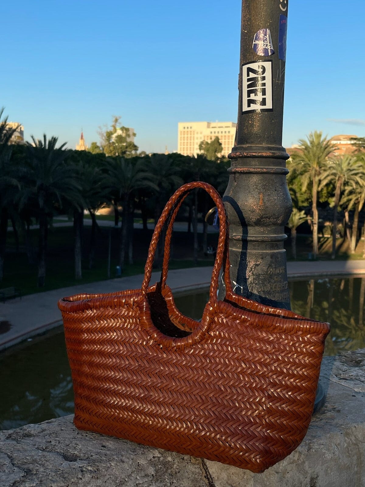 Foyer Tote in Timber Size-16